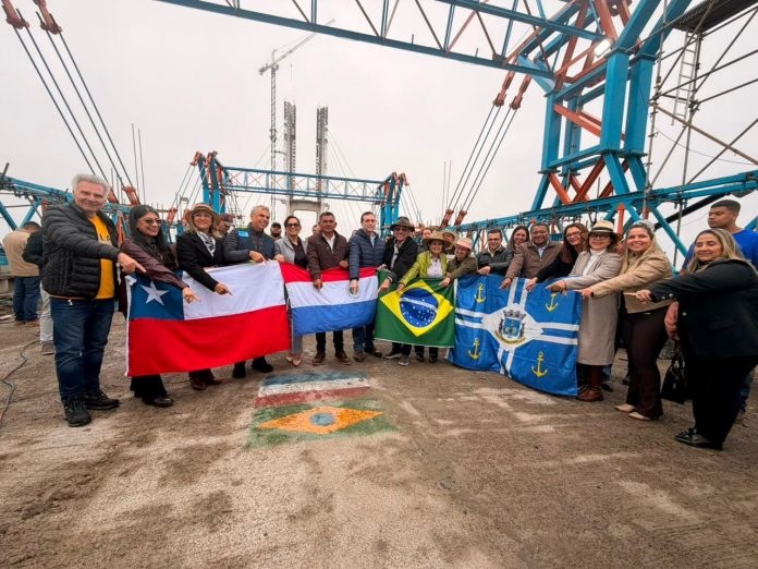 Iquique presente en “beso del puente” que consolida corredor bioceánico de capricornio