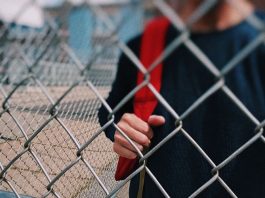 Padres podrían ser obligados a participar en programas de apoyo por orden de tribunales