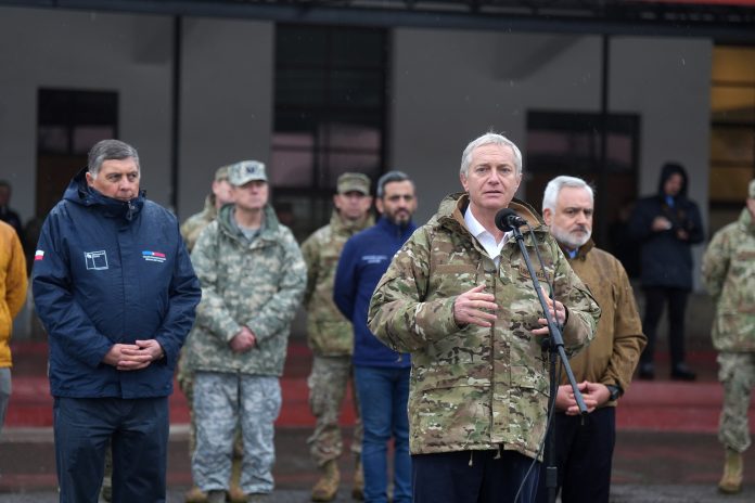 S.E el Presidente de la República, José Antonio Kast, realiza un balance del sistema frontal y revisan la preparación de los efectivos militares para un eventual despliegue en las zonas afectadas
