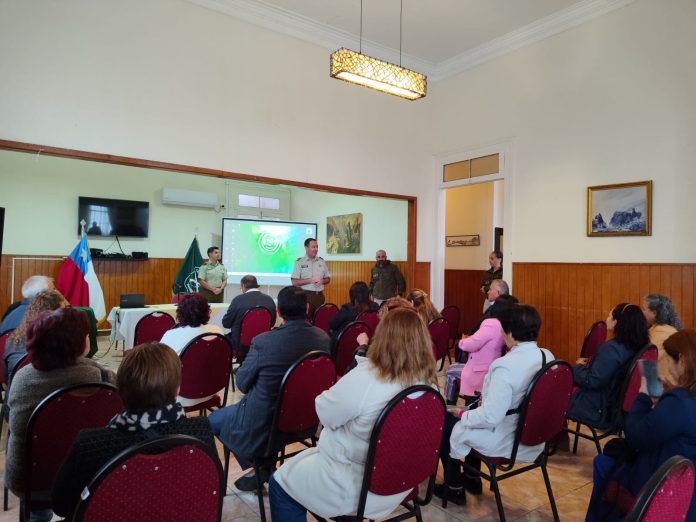 Carabineros fortalece la seguridad desde los barrios con capacitación a dirigentes vecinales en Tarapacá