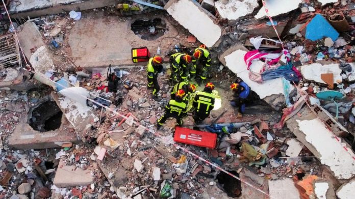 Venezuela eleva a cerca de 2.300 los fallecidos por los terremotos