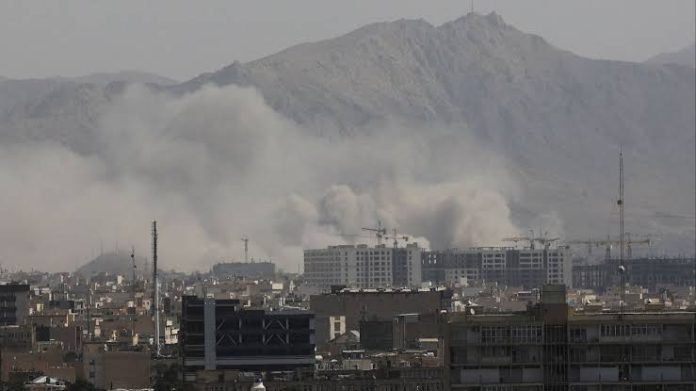 Estados Unidos lanza nuevos ataques contra Irán tras advertencia de Trump sobre “golpear duro” a la república islámica