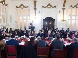 Comisión de Hacienda despacha megarreforma y la deja lista para votación en el Senado