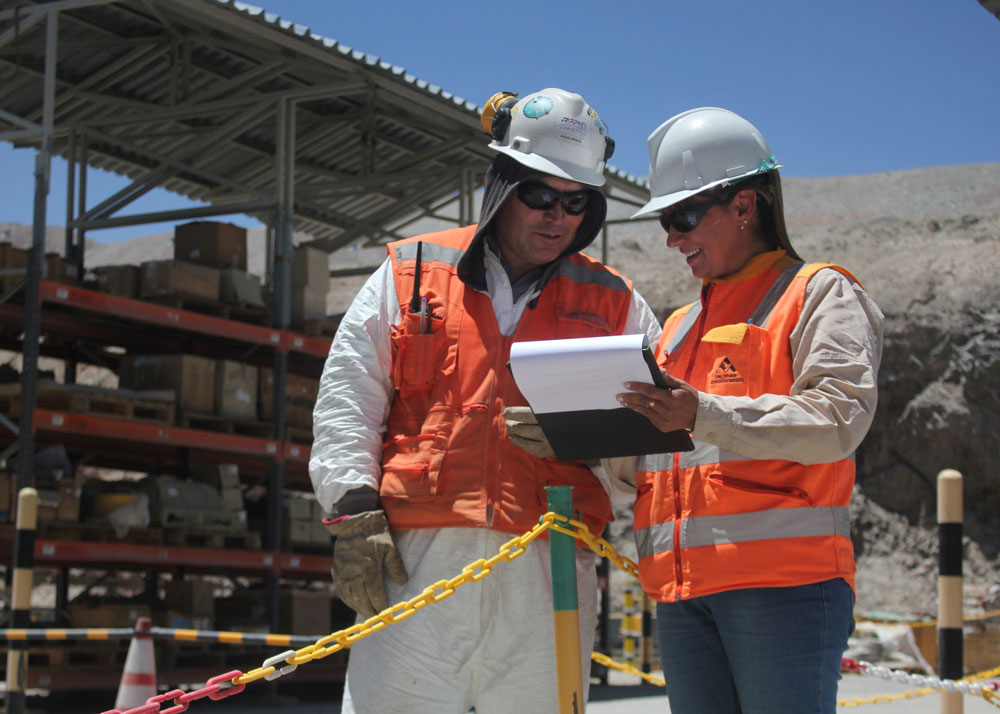 Mineros con turnos extensos y trabajo en faenas aisladas presentan mejores indicadores en salud mental que trabajadores de otros rubros