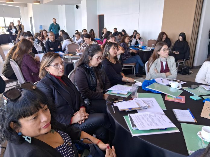 Más de 80 docentes y asistentes fortalecen estrategias de convivencia escolar en Tarapacá