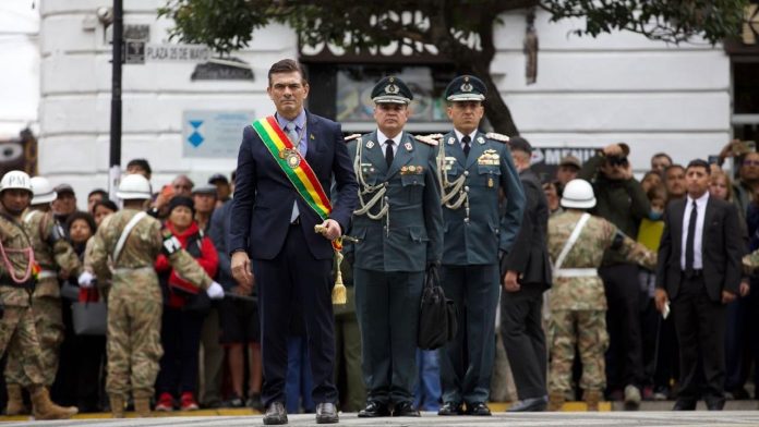 Gobierno de Bolivia afirma que es una "tarea prioritaria" detener al expresidente Evo Morales