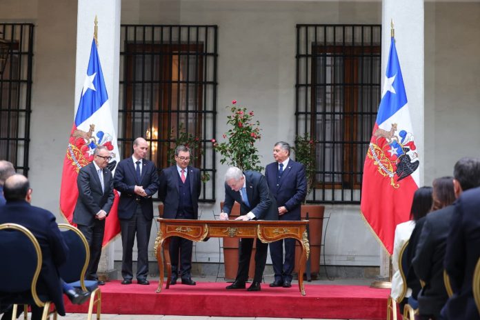 Kast firma proyecto de reforma constitucional que da sustento a agenda contra el crimen organizado