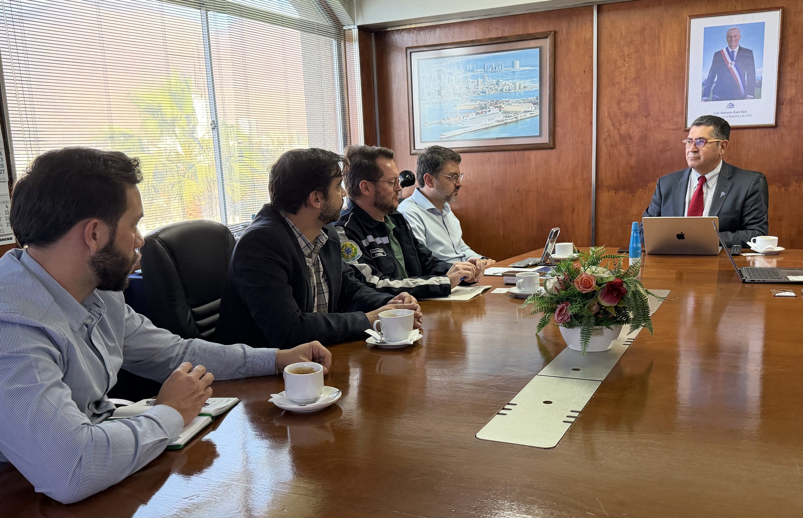 Delegación de Brasil conoce ventajas de Puerto Iquique para fortalecer integración