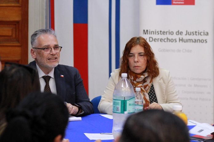 Mesa Materno Infantil revisa condiciones de mujeres privadas de libertad y sus hijos en cárcel de Iquique
