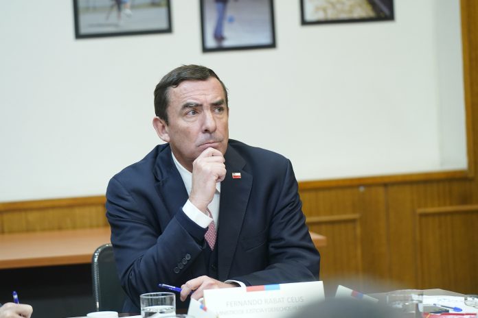 Ministro de Justicia y Derechos Humanos, Fernando Rabat encabezó el encuentro con decanos, decanas y representantes de facultades de Derecho.