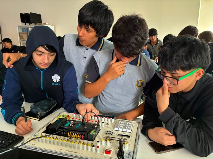 Estudiantes de colegios de Iquique y Alto Hospicio experimentaron ser "Tomasinos por 1 día"