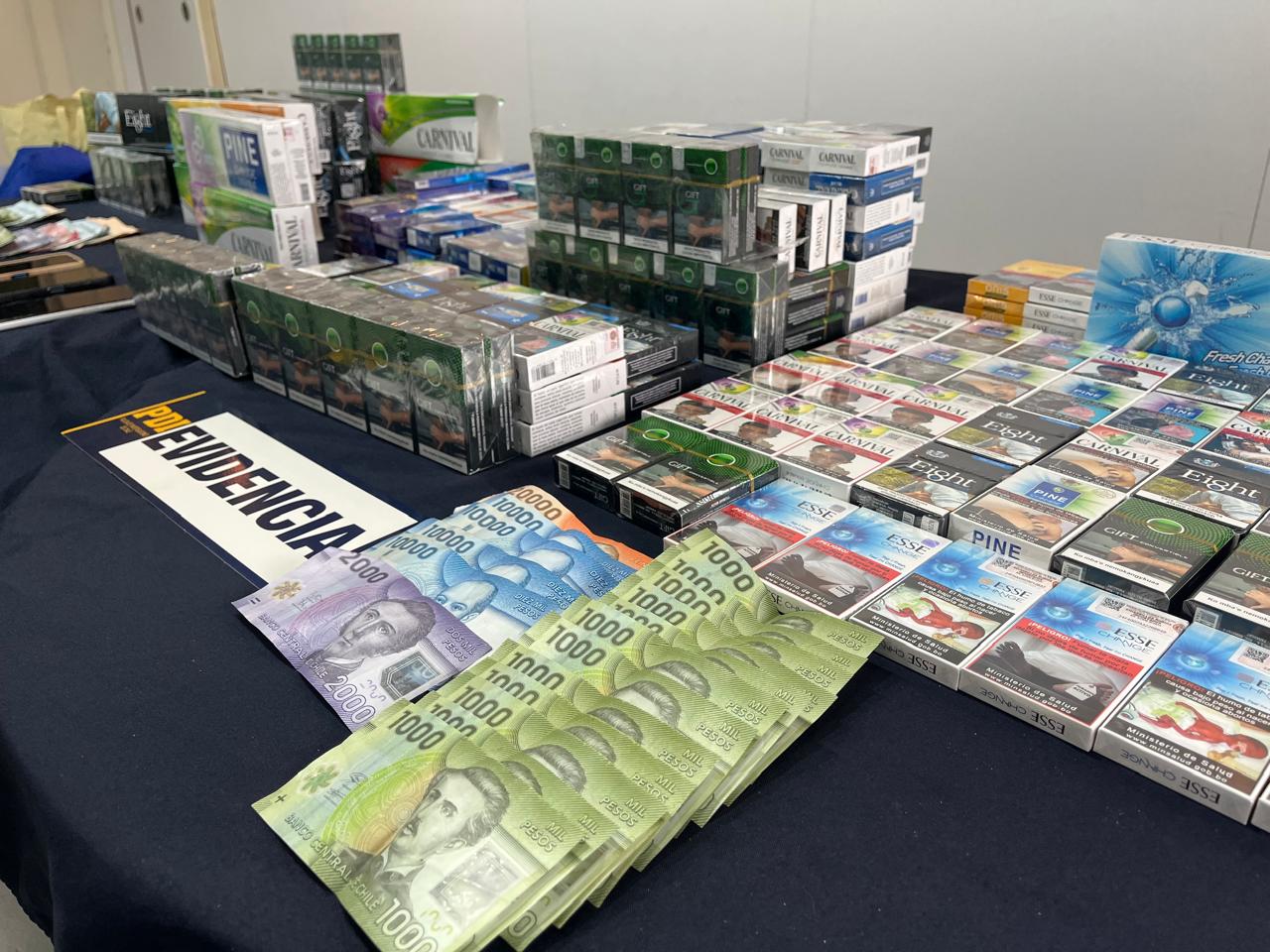 Detienen a cuatro sujetos por comercialización ilegal de cigarrillos y incautan más de 400 cajetillas