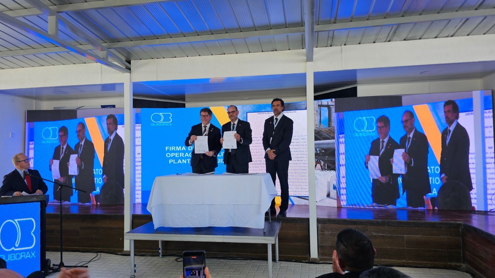 Gobierno firma CEOL con Quiborax para producir litio por US$70 millones en Arica