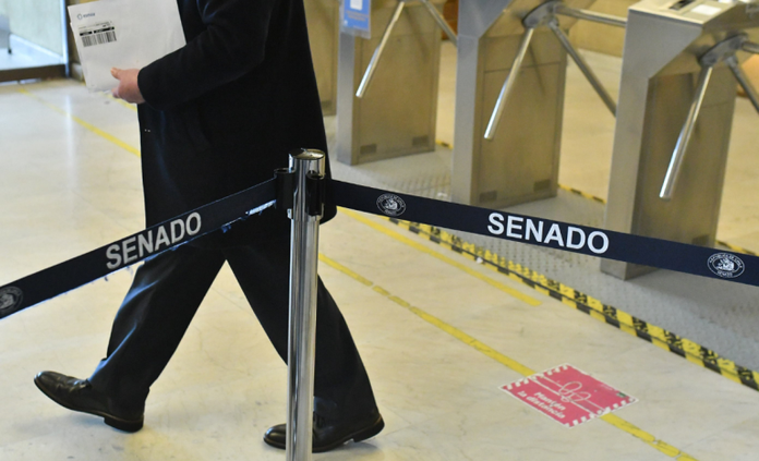 Allanan oficinas del Congreso por presuntas coimas en licitaciones de Junaeb