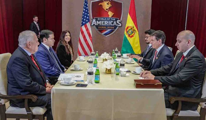 Nadia Beller publica foto de Fernando Cerimedo junto a presidente Rodrigo Paz en el “Escudo de las Américas”