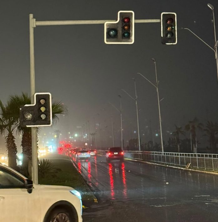 Aumentan buses entre Iquique y Alto Hospicio mientras 41 semáforos permanecen apagados