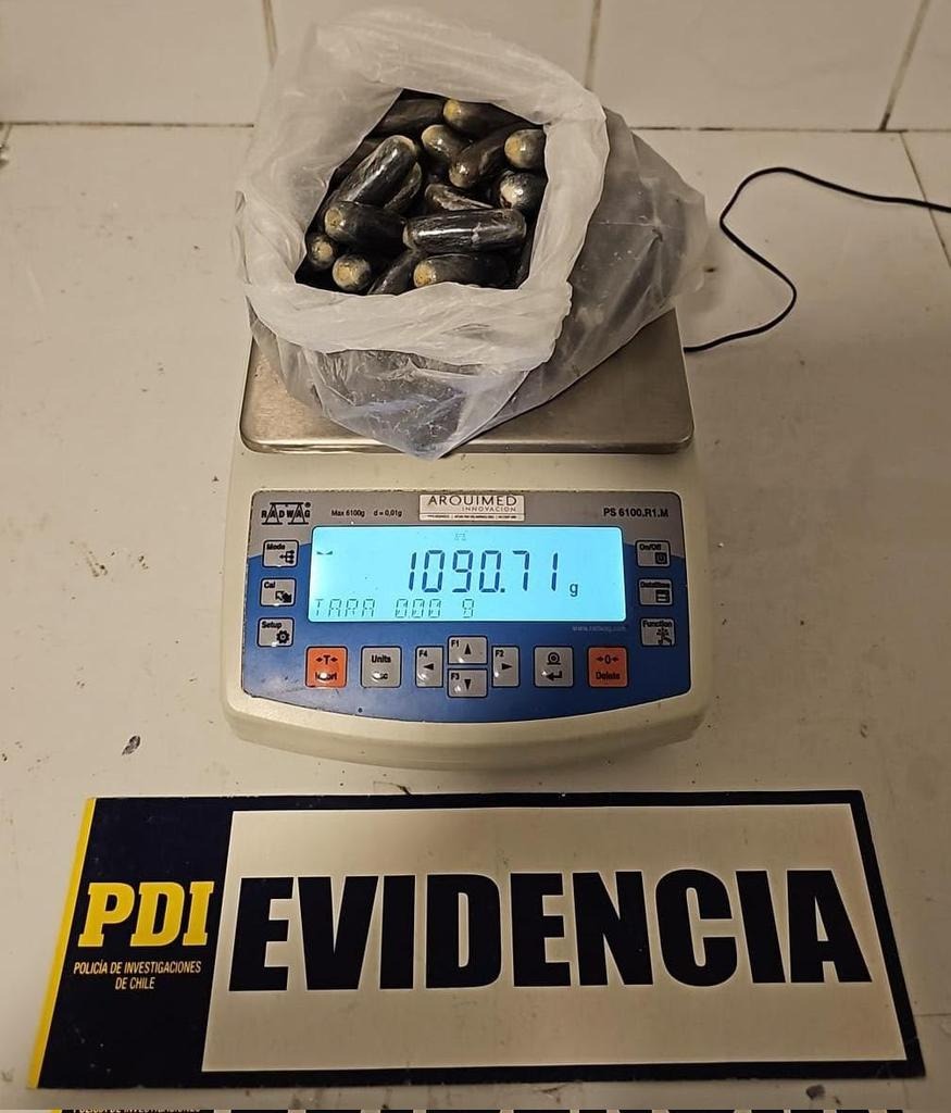 PDI y Aduanas detienen a boliviano que transportaba más de un kilo de cocaína base en ovoides
