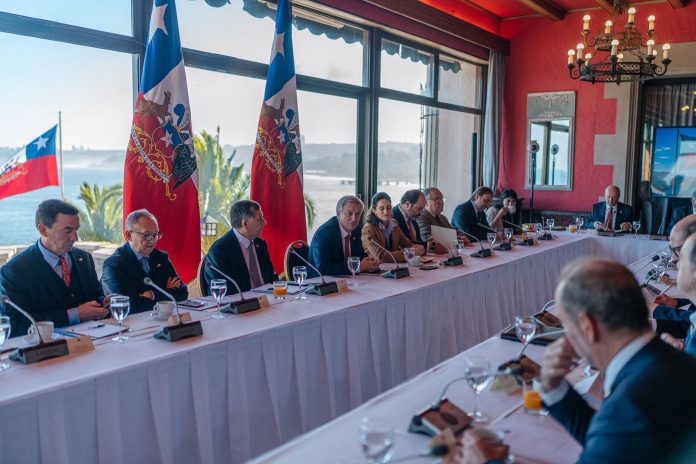 Presidente Kast encabeza Consejo de Gabinete en Cerro Castillo en medio de llamados a ordenar al equipo ministerial