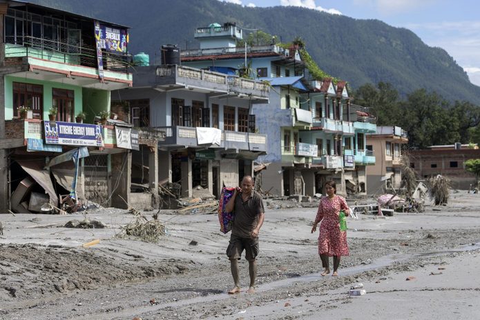 Inundaciones dejan casi 390 muertos en Nepal y cientos de desaparecidos