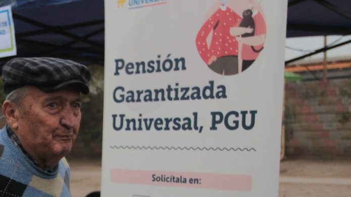 Contraloría oficia al IPS por problemas en pago de PGU que afecta a 53 mil beneficiarios