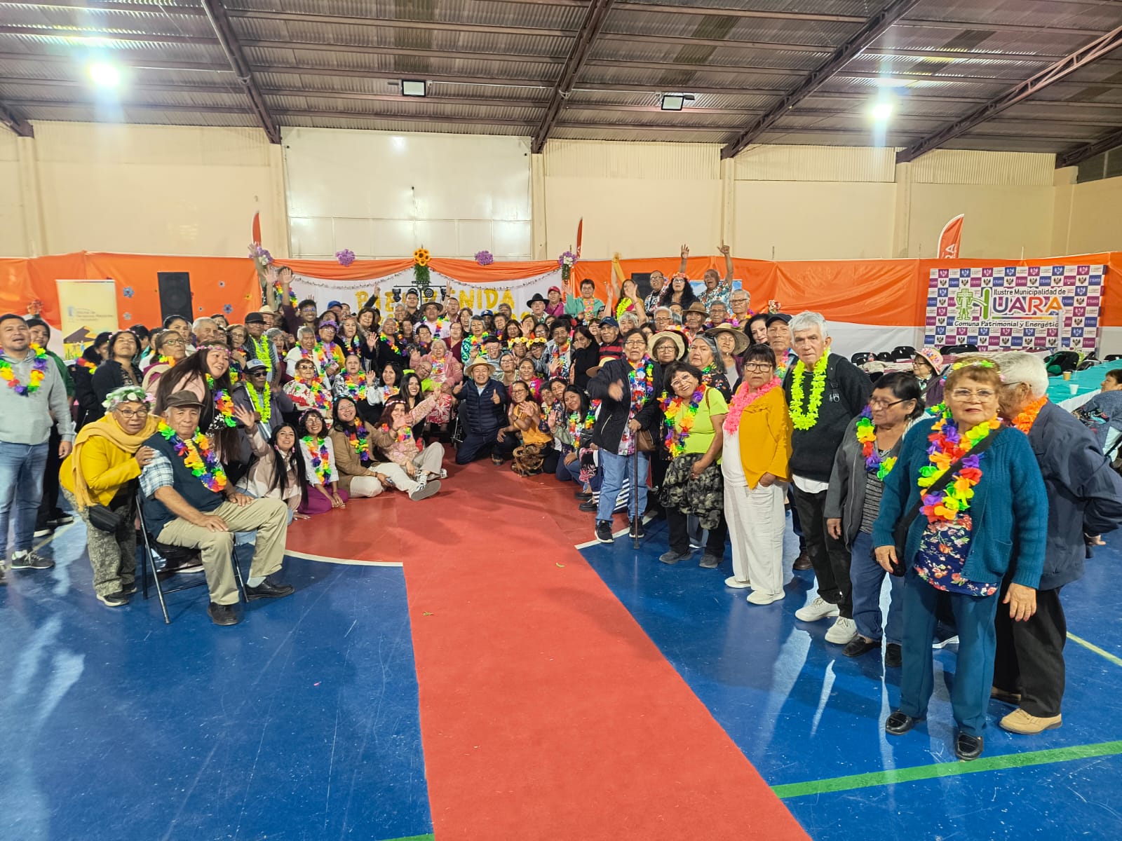 Personas mayores se reúnen en Huara para celebrar la primavera