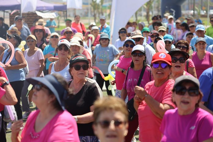 Centro Integral Ariel Standen llega a barrios con intervenciones gratuitas para personas mayores de Tarapacá