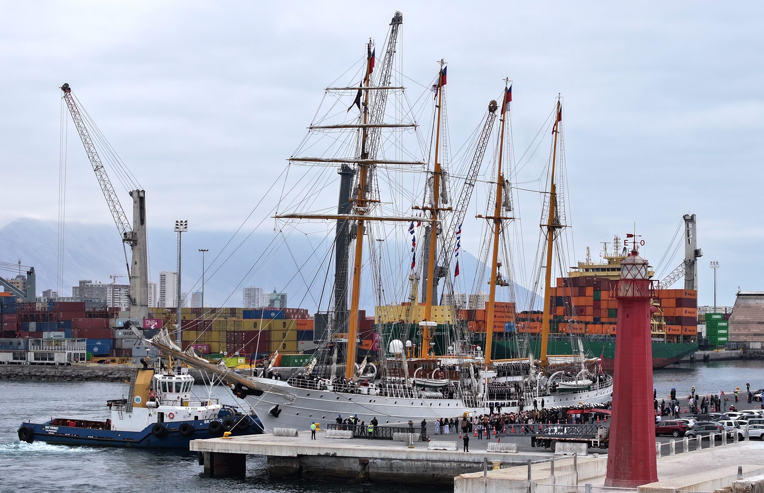 Buque Escuela Esmeralda arriba a Iquique y abre sus puertas al público durante Fiestas Patrias