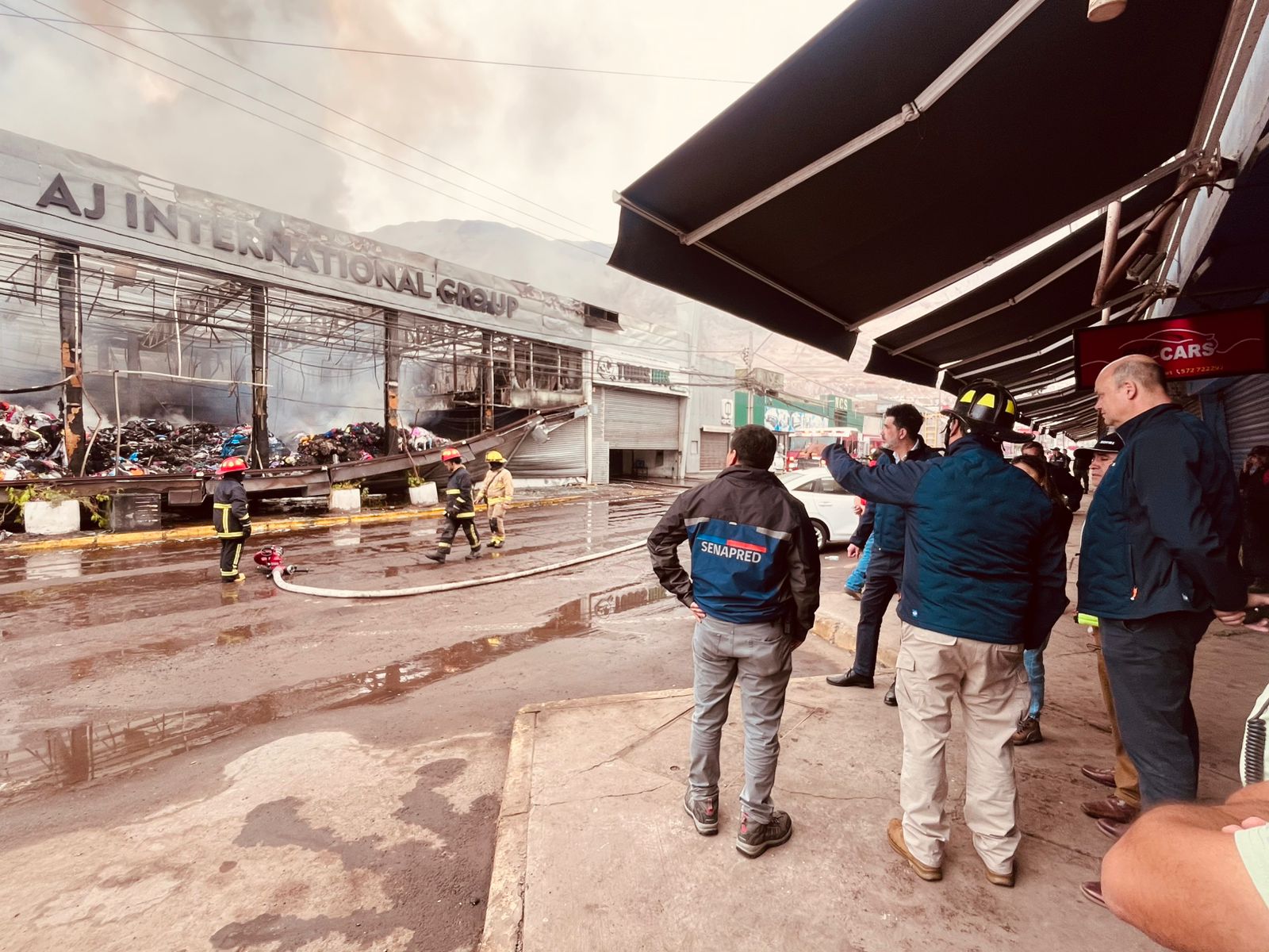 Zofri informa suspensión de actividades y cortes de calles en sector afectado por incendio de galpones para este jueves