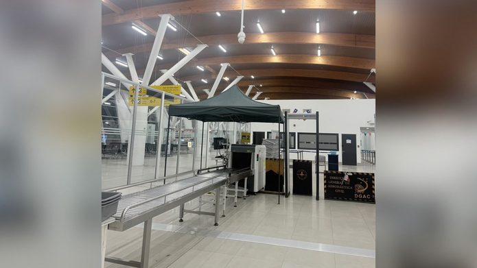 Diputado Díaz denuncia goteras y filtraciones en aeropuerto de Arica: “Necesita un toldo para no mojarse”