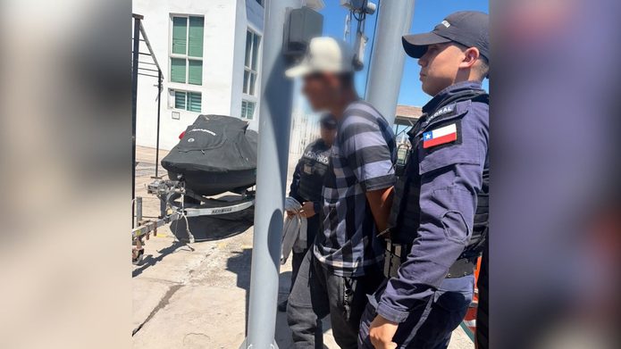 Fiscalizan a embarcación que navegaba sin autorización de zarpe y con un extranjero no regularizado