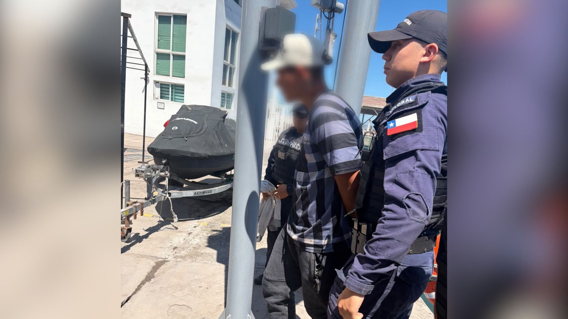 Fiscalizan a embarcación que navegaba sin autorización de zarpe y con un extranjero no regularizado