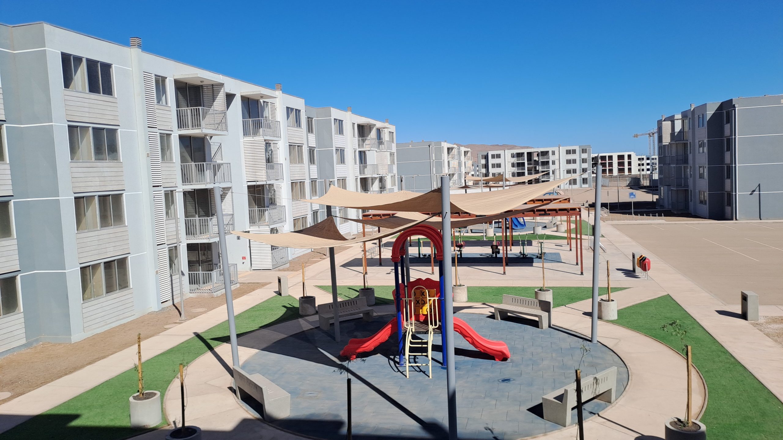 TARAPACÁ | 464 familias recibieron sus departamentos del conjunto habitacional Brisas del Tamarugal