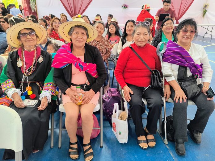 Mujeres indígenas de Huara comparten sus historias y saberes para las nuevas generaciones
