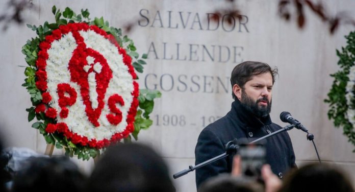 Boric conmemora 11 de septiembre y afirma que “la historia está escrita, no la pueden borrar”