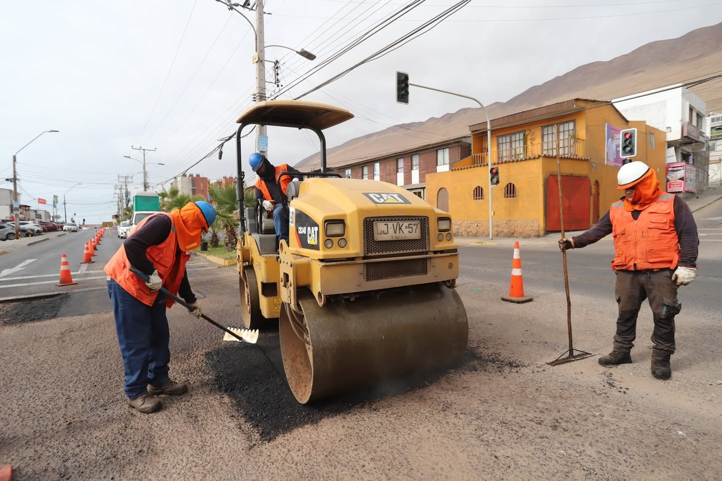 Municipalidad de Iquique inicia nueva etapa de bacheo en 65 puntos de avenida Salvador Allende