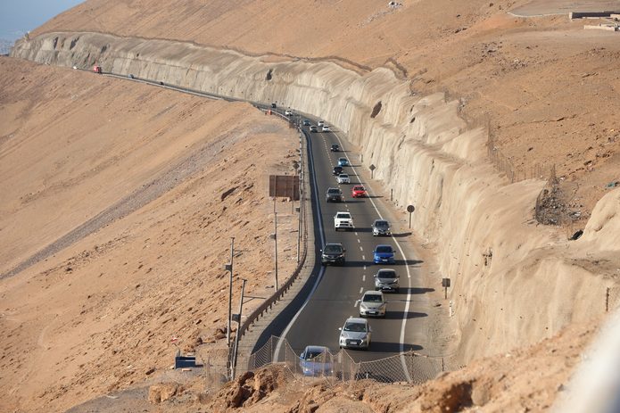 Establecen horario de restricción para vehículos de carga pesada en Ruta A-16 que une Iquique y Alto Hospicio