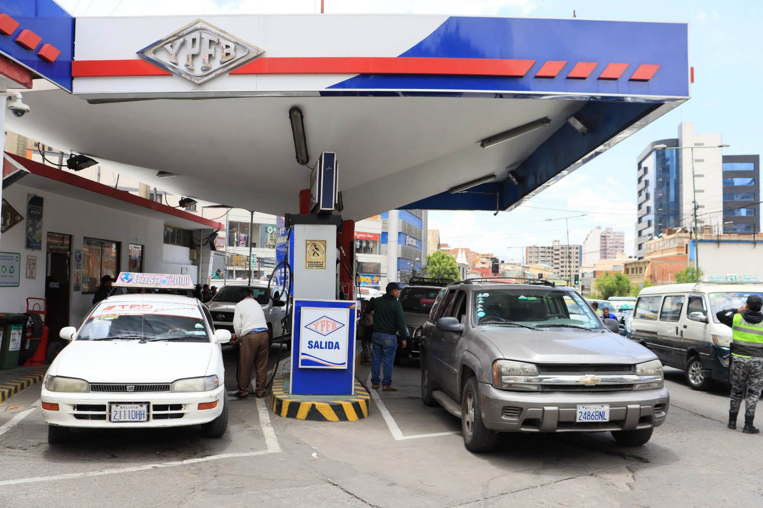 Presidente de Bolivia confirma que su Gobierno trabaja para eliminar el subsidio a los combustibles