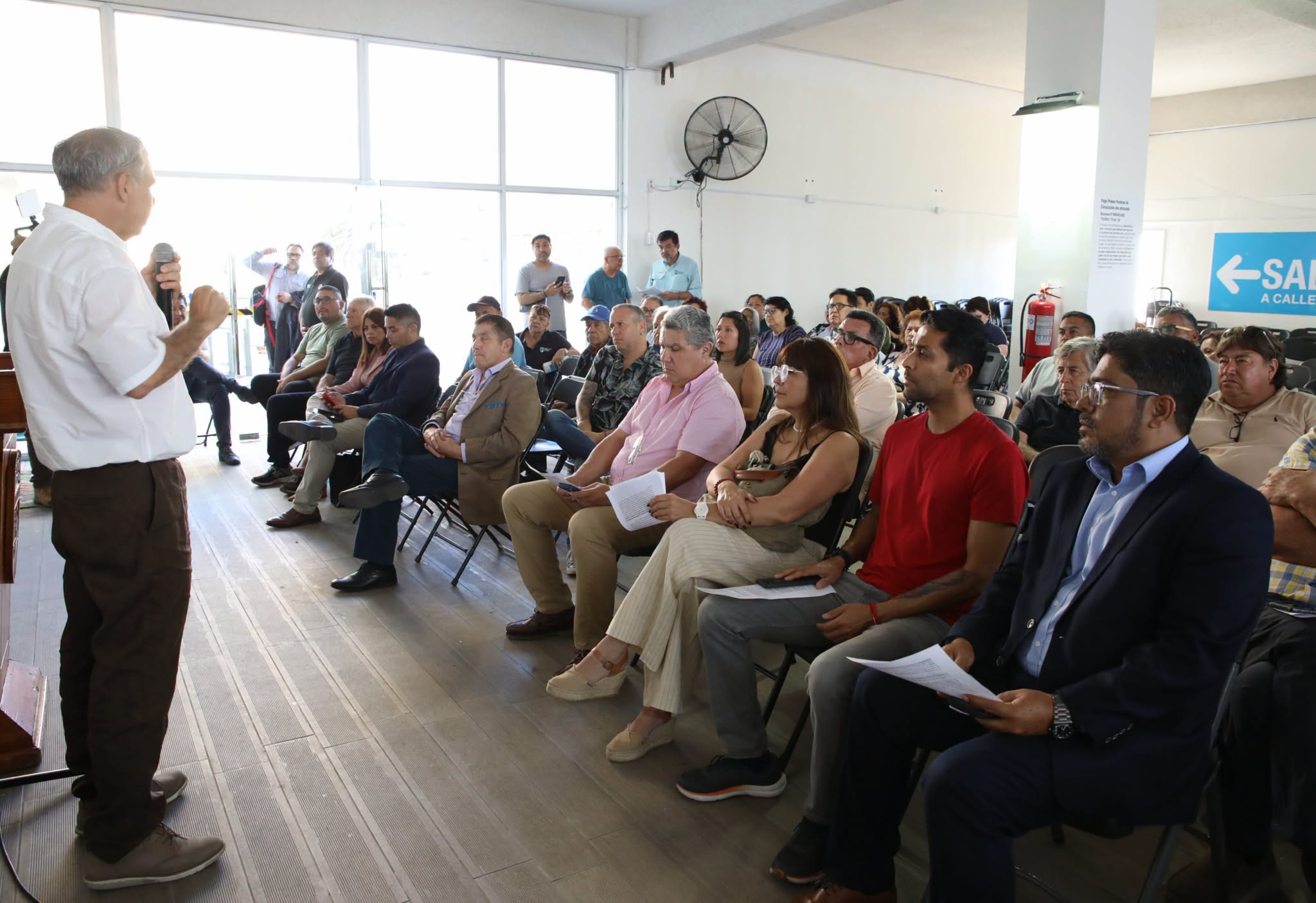 Municipio de Iquique y gremios locales llevarán propuestas ante el Gobierno para abordar crisis en Zona Franca