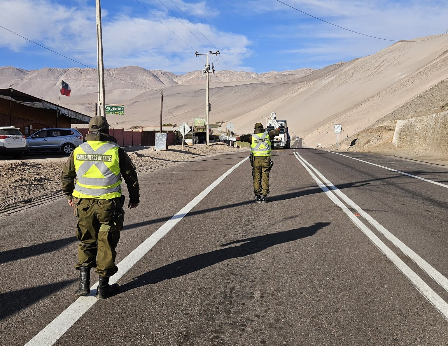 Detienen a ocho personas, incautan mercadería de contrabando y recuperan vehículos robado en diversos procedimientos en Arica