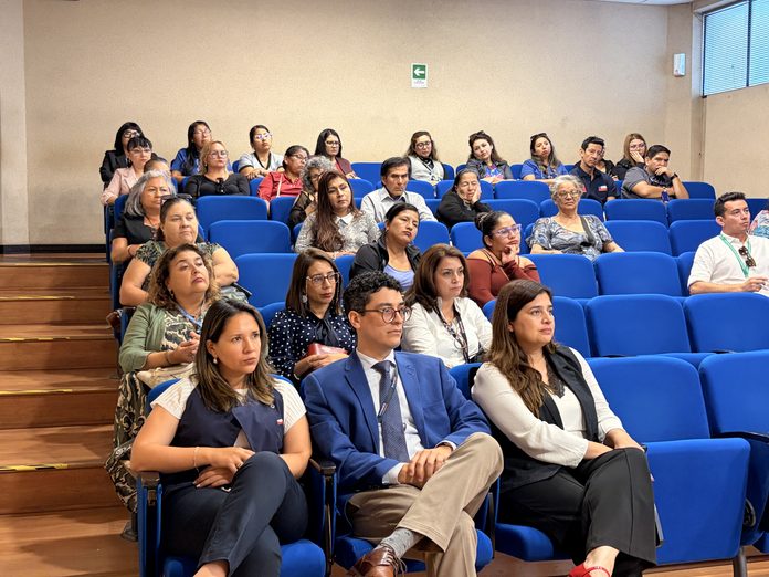 Mujeres de Arica conocen herramientas legales y redes de apoyo para enfrentar las violencias de género