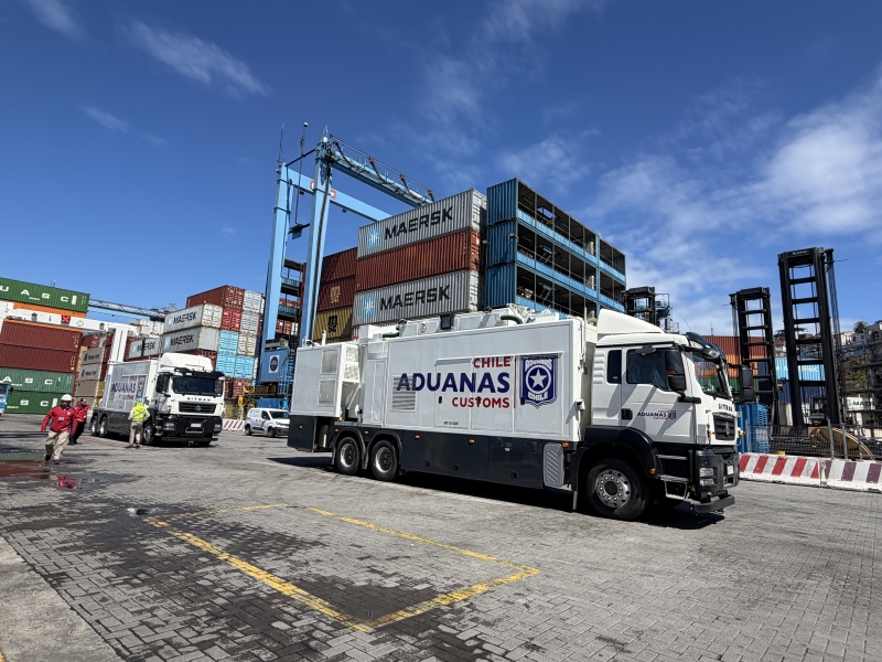 Aduanas pone en operación dos nuevos camiones escáner para reforzar la fiscalización en puertos de Valparaíso y Arica
