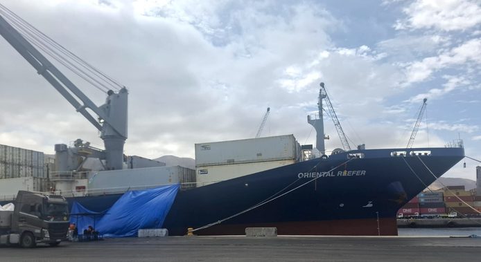 Puerto de Iquique recibe por primera vez al buque Oriental Reefer y refuerza su rol en la cadena logística minera del país