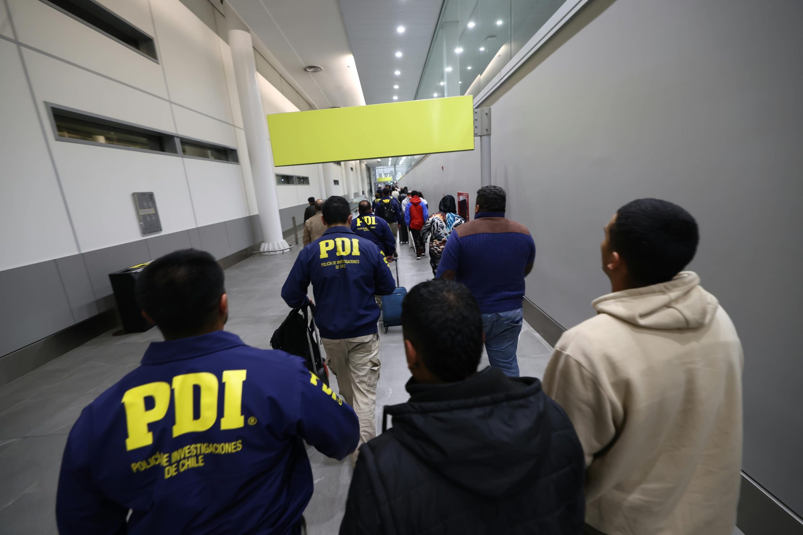 Cuatro extranjeros detenidos en Iquique fueron expulsados del país en operativo que incluyó a 56 personas
