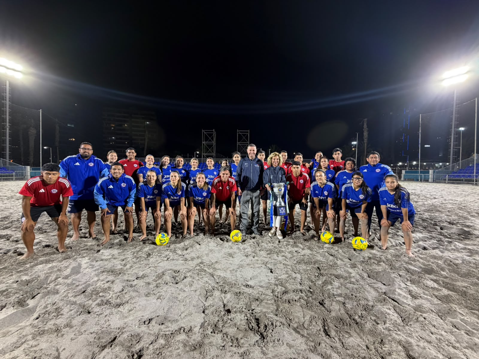 Autoridades felicitan a la roja de fútbol playa por histórico triunfo sudamericano