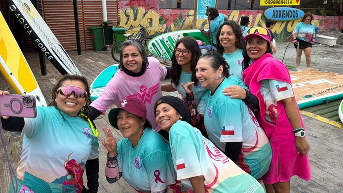 Seremi de Salud de Tarapacá participa en entrenamiento de Dragonas Rosas de Iquique en el marco de Octubre Rosa