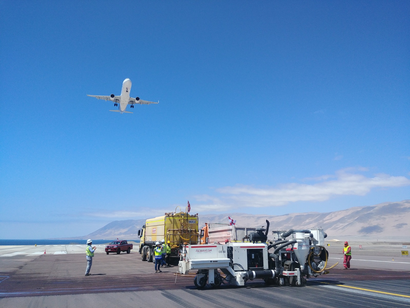 MOP licita trabajos para retirar caucho, sellar grietas y renovar la demarcación de pista de aeropuerto de Iquique