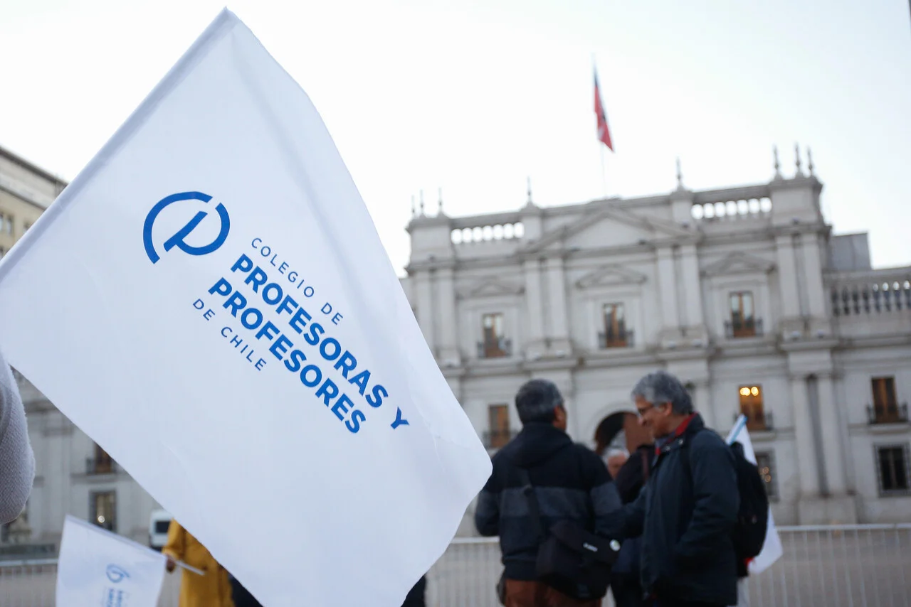 Colegio de Profesores califica de “graves” las declaraciones del ministro Quiroz sobre despidos de docentes por recorte presupuestario