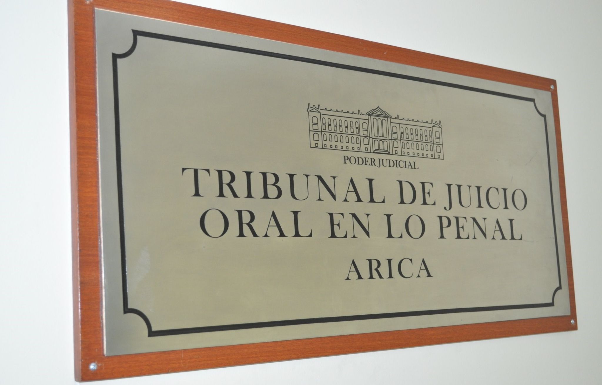 Tribunal de Arica condena a 12 años de cárcel a sujeto por tres delitos de robo cometidos en una noche