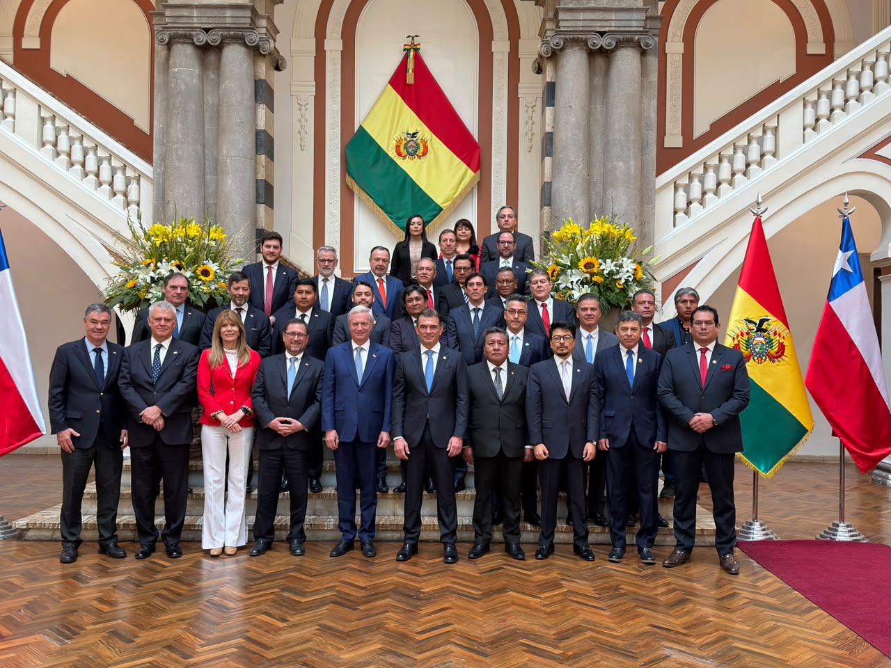 Presidente de Bolivia compromete no regularizar vehículos robados en Chile tras planteamiento del gobernador Carvajal