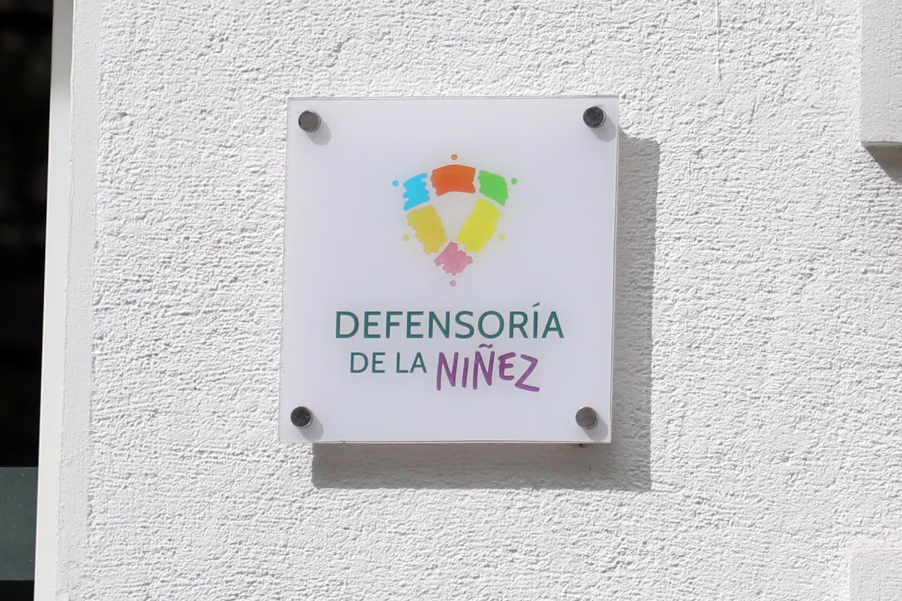 Presupuesto 2027: Defensoría de la Niñez alerta por fuertes recortes en programas de protección infantil y adopción
